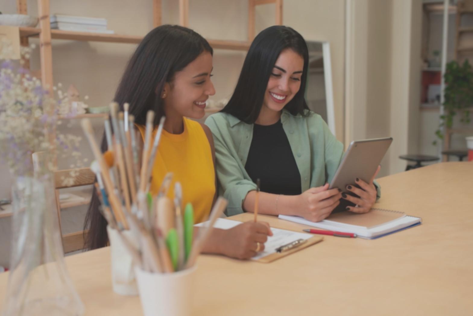 Analyse détaillée des habitudes financières sur un tableau de bord moderne
