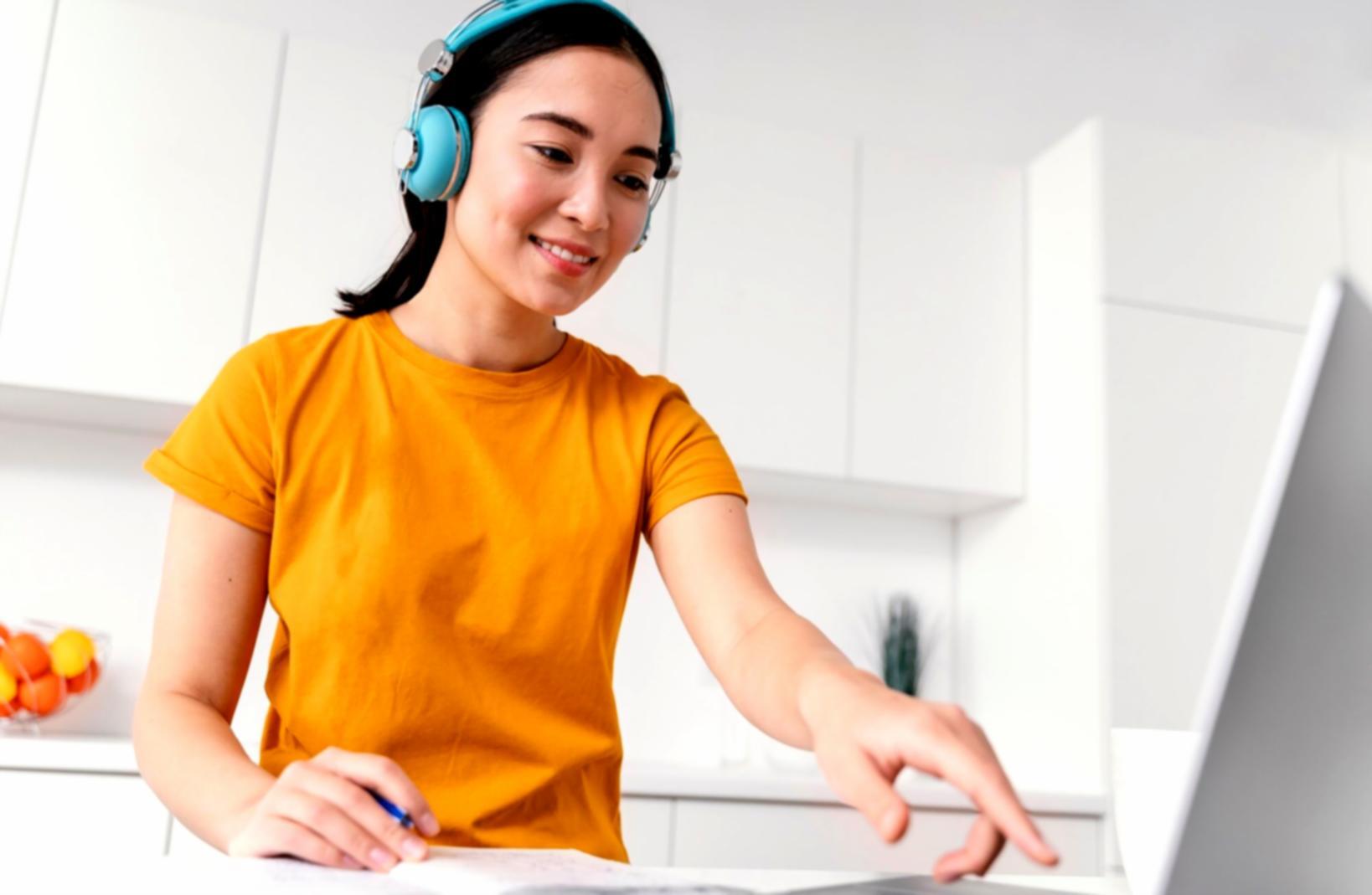 Collaboration entre professionnels lors d'un atelier de formation financière